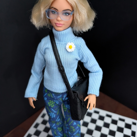 2025 Custom Restyled Dr. Who Ruby Sunday Petite Articulated MTM Barbie - Picture 5 of 8